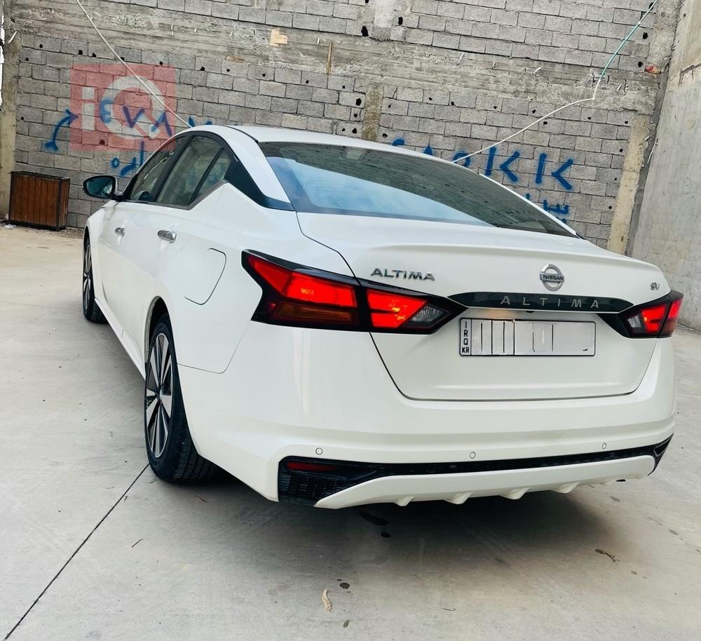 نيسان ألتيما